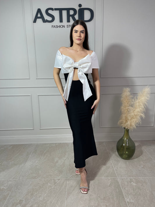 Rochie Kleo tip bandaj funda albă la piept decupaj în față