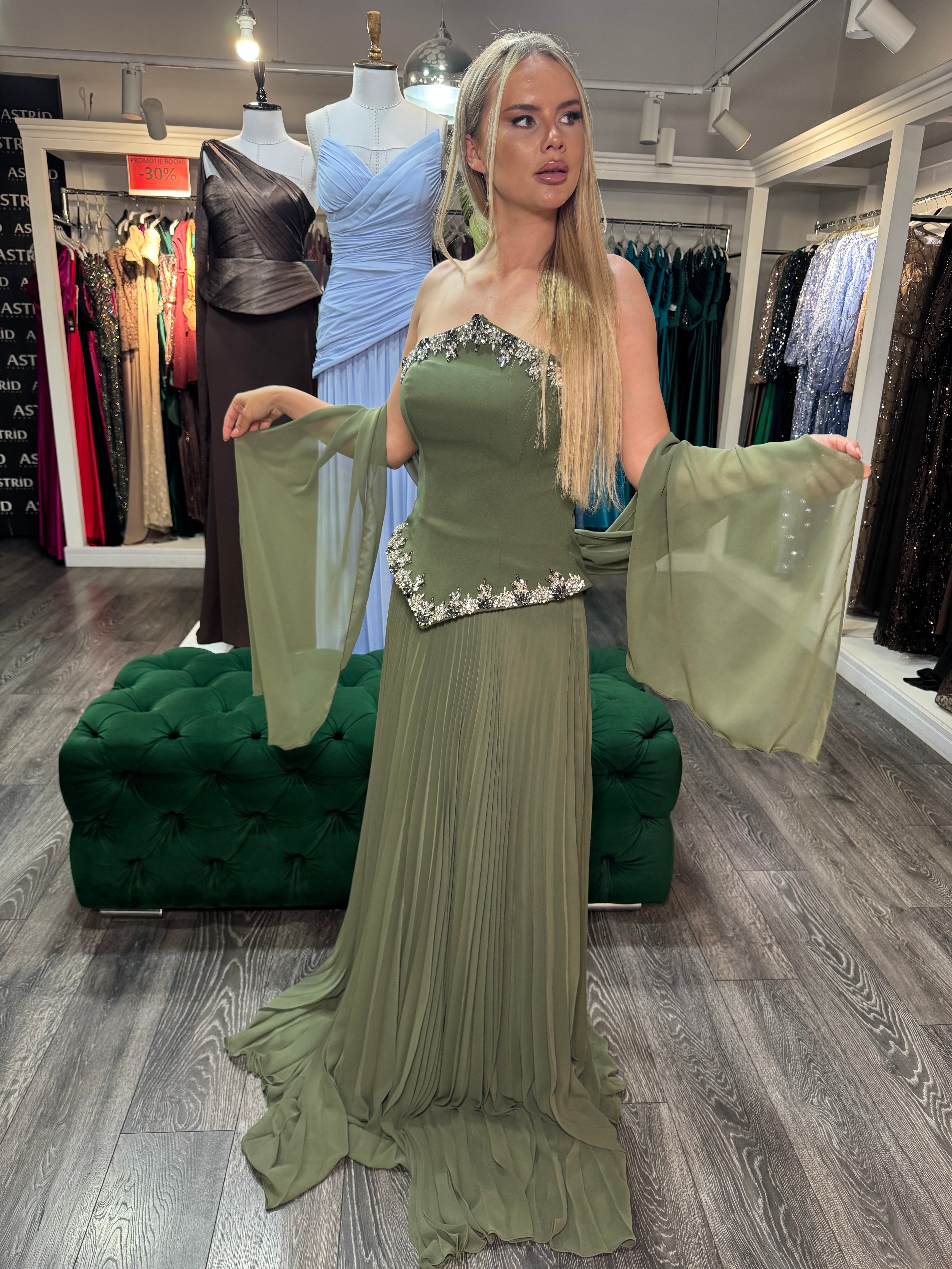 Rochie Olivia lunga cu corset accesorizat cu pietre si fusta plisata