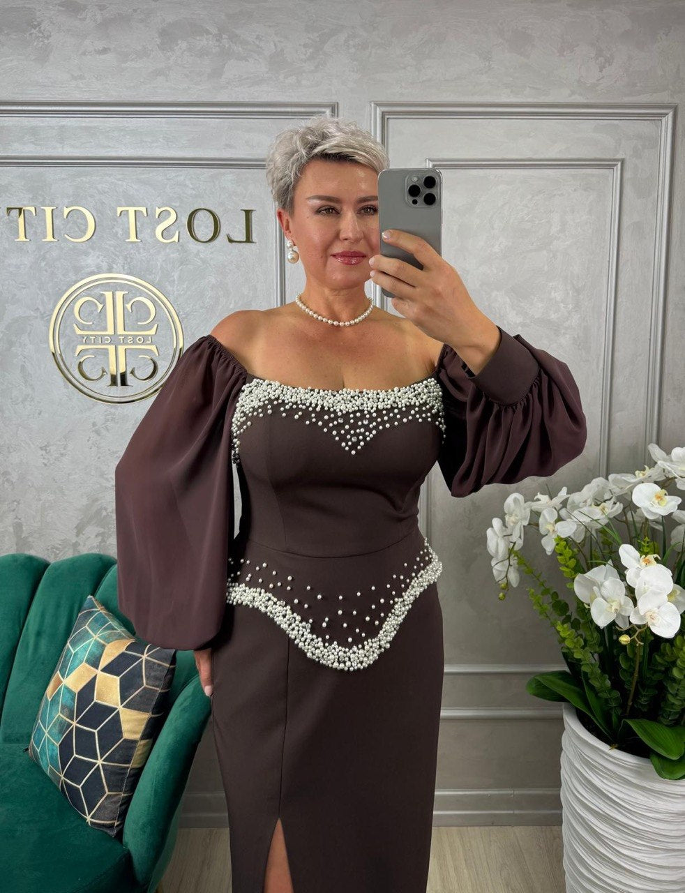 Rochie Polly midi cu aplicatii perle si maneci din voal