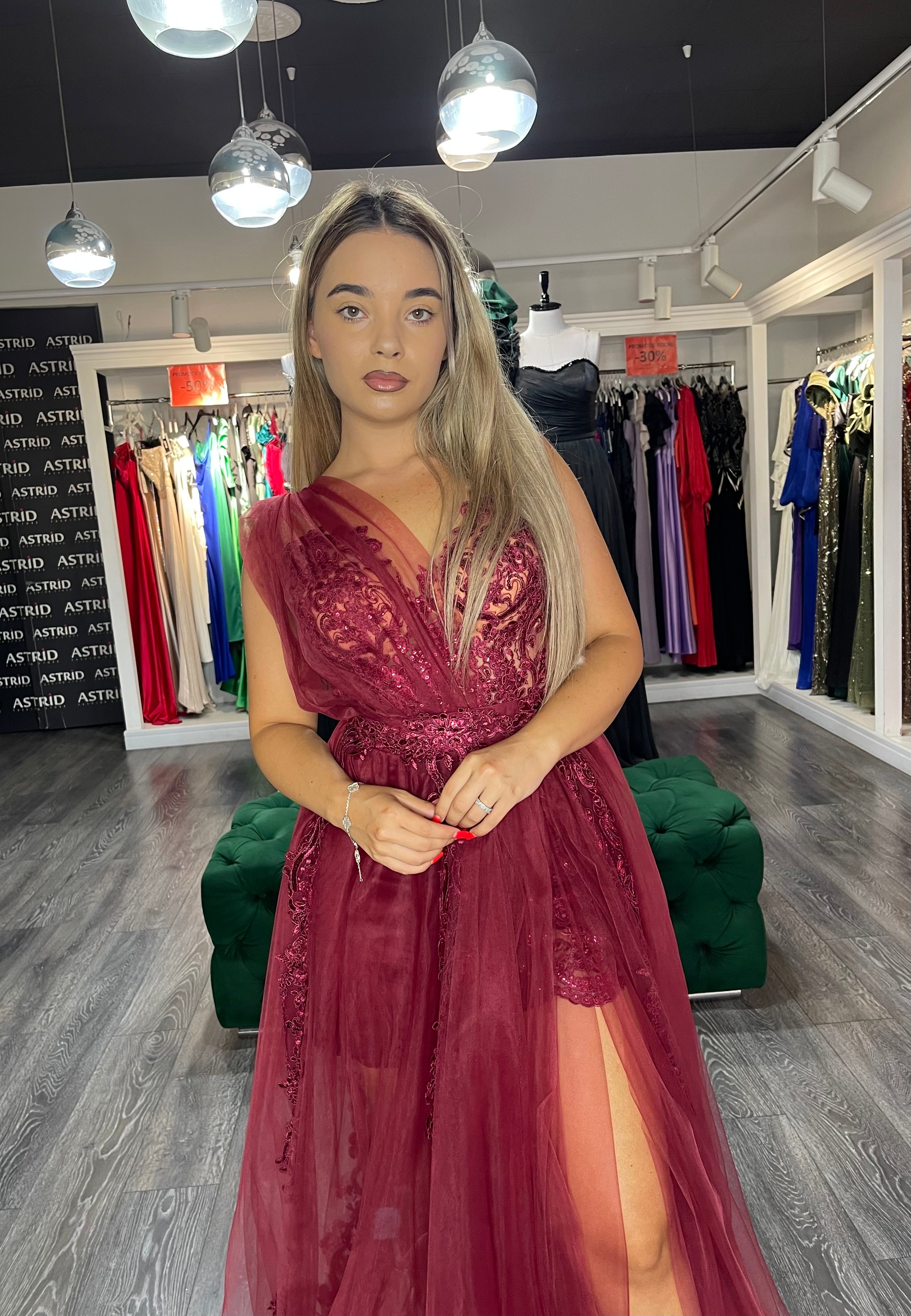 Rochie Alexia lungă din tiul falduri la bust și crăpătură pe picior