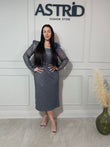 Rochie Sabrina midi cu mânecă lungă aplicații paiete și floare pe umăr