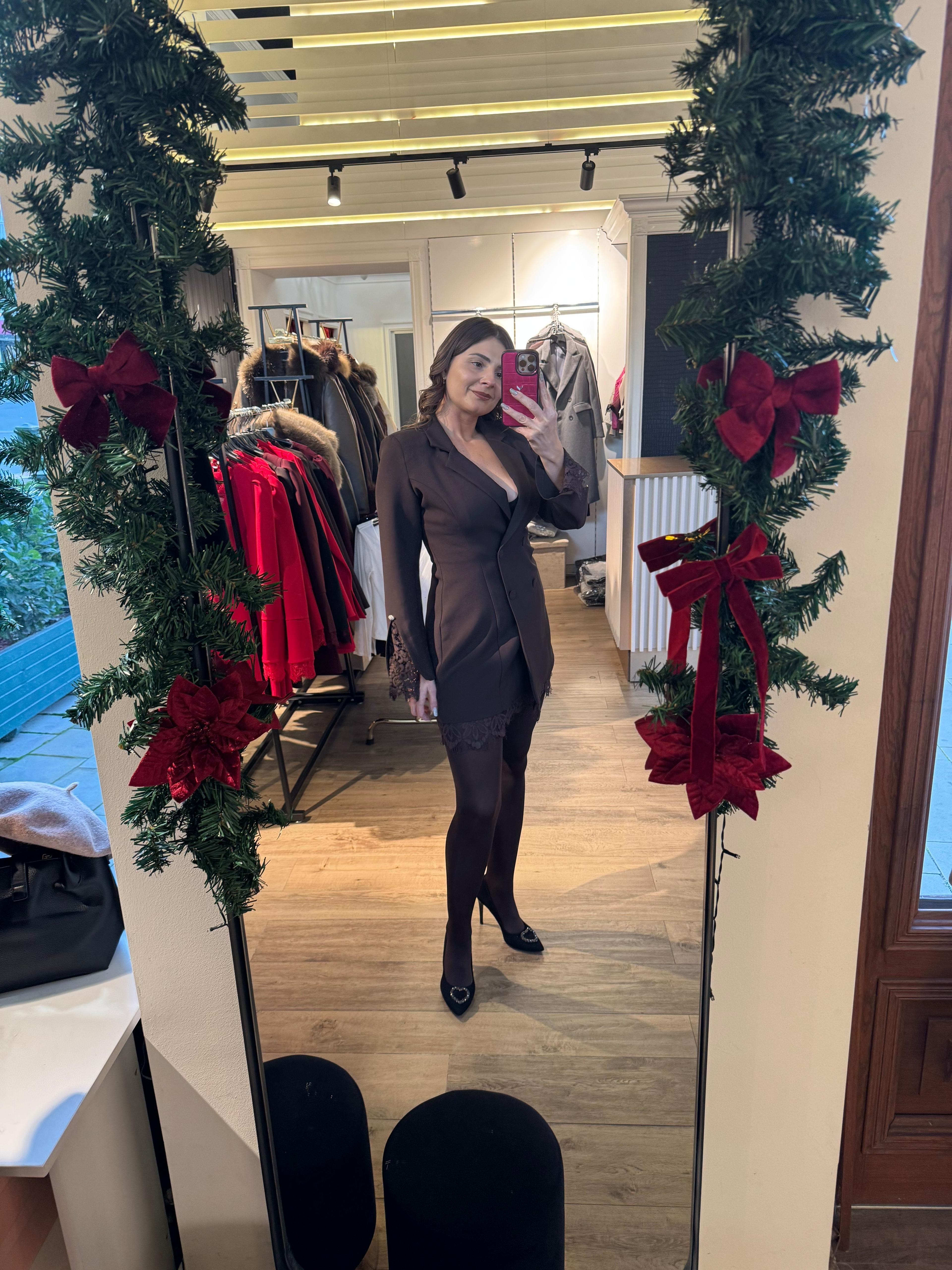 Rochie Laila tip saco cu dantelă la mânecă și în partea de jos