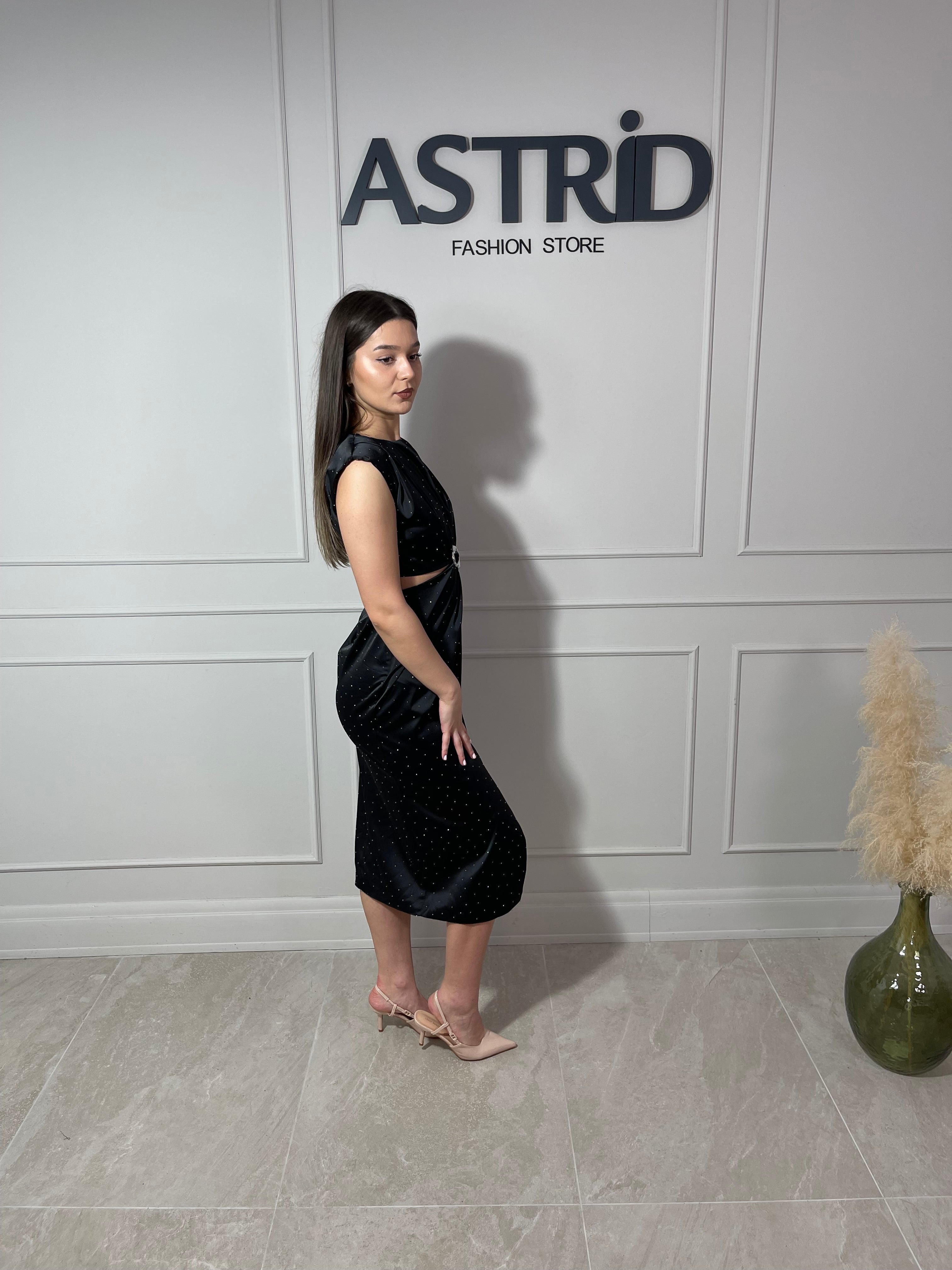 Rochie Paloma midi decupaj talie și aplicații pietre