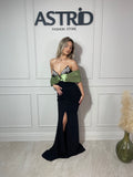Rochie Elegance lungă aplicații pietre la bust mâneci căzute și crăpătură pe picior