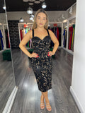 Rochie Olga midi, neagra, accesorizata cu insertii de dantela si paiete pe partea din fata, cupe din tafta, bretele late