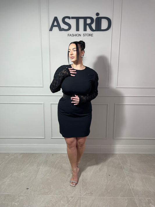 Rochie Sofia scurtă cu mânecă din dantelă și curea în talie