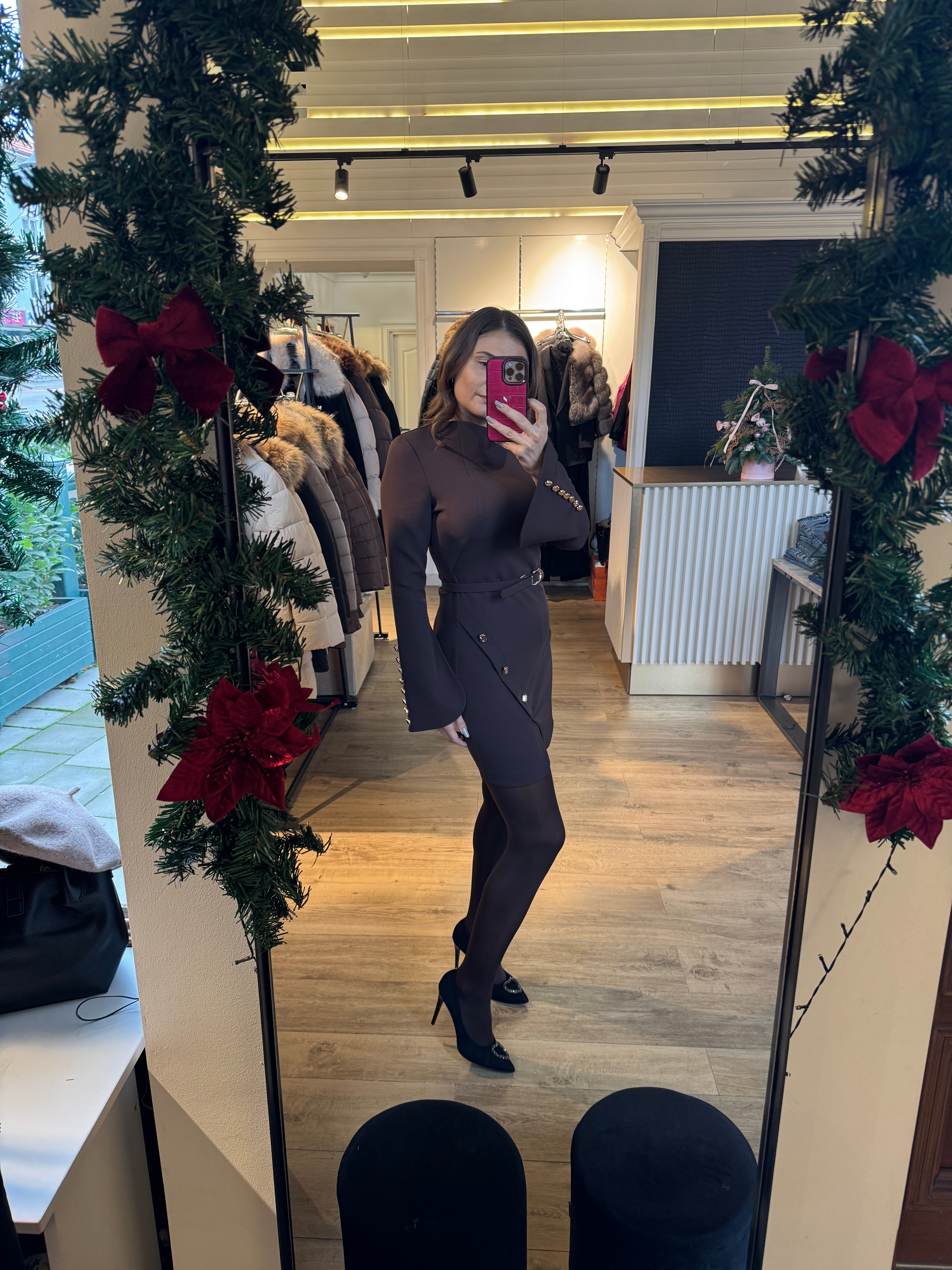 Rochie Nelida scurta cu maneci evazate si aplicatii butoni aurii