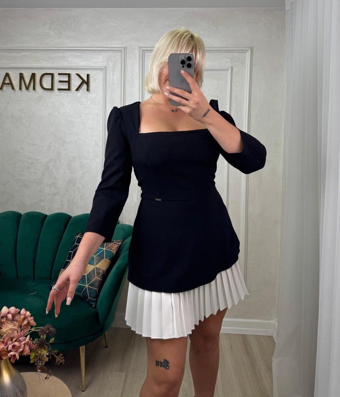 Rochie Nicky tip sacou scurta cu volane albe