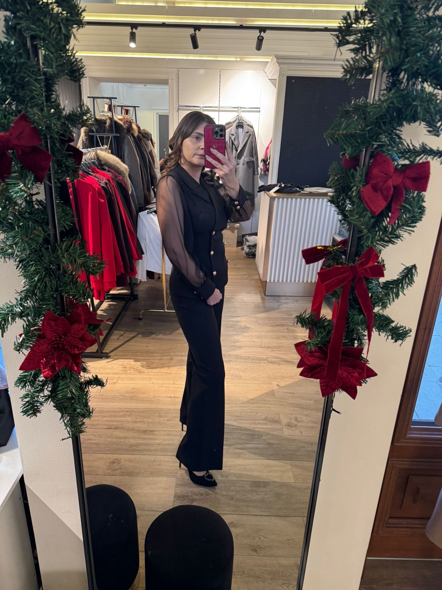 Compleu Zina din două piese cu nasturi aurii și mânecă din tiul