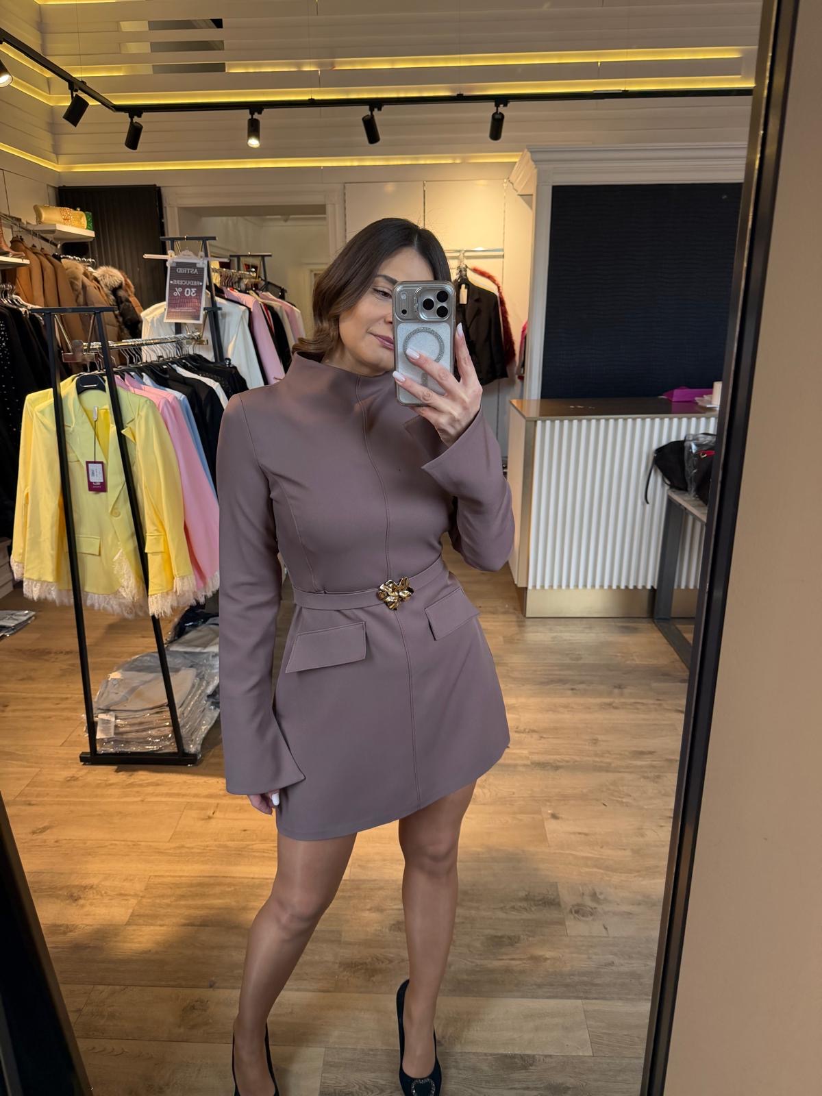 Rochie Noir scurtă mânecă clopot și curea în talie