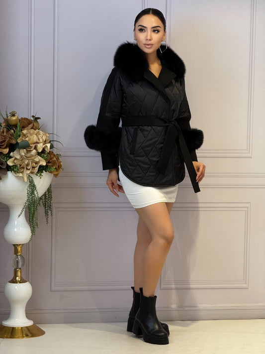 Geaca Olivia combinație fâș și stofă cordon în talie și blană la glugă și mânecă