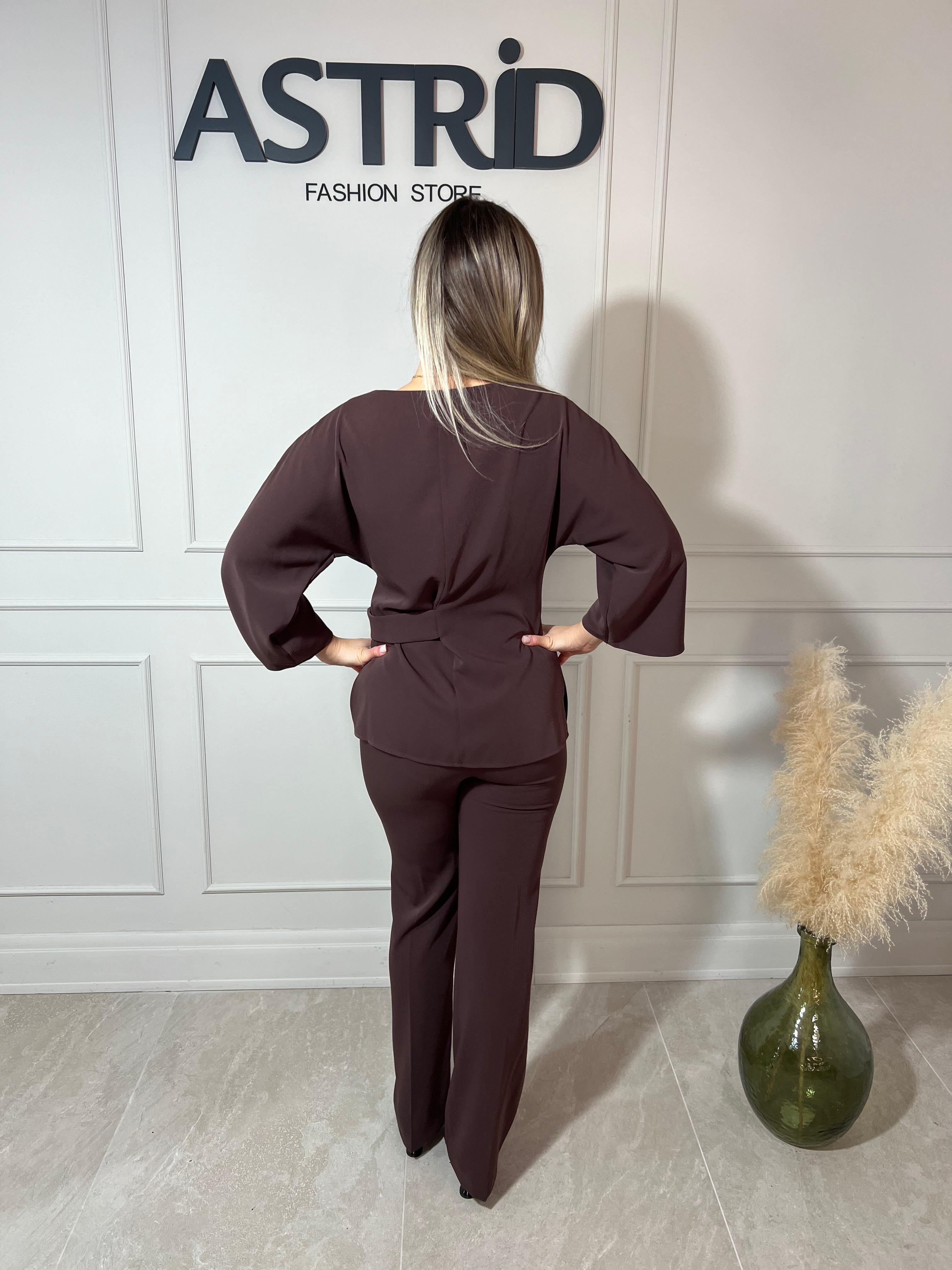 Compleu Petra din două piese cu accesoriu auriu în talie