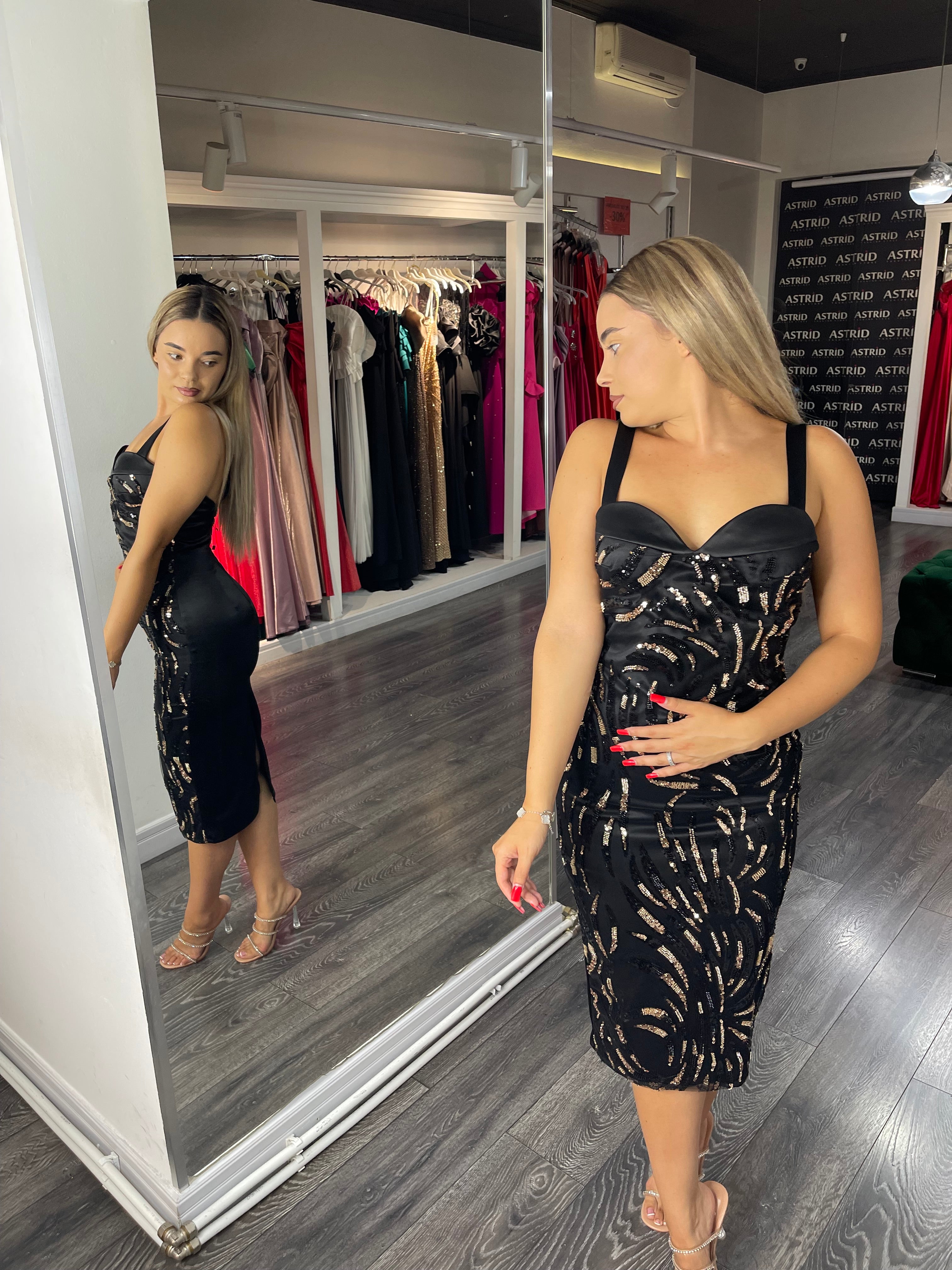 Rochie Olga midi, neagra, accesorizata cu insertii de dantela si paiete pe partea din fata, cupe din tafta, bretele late