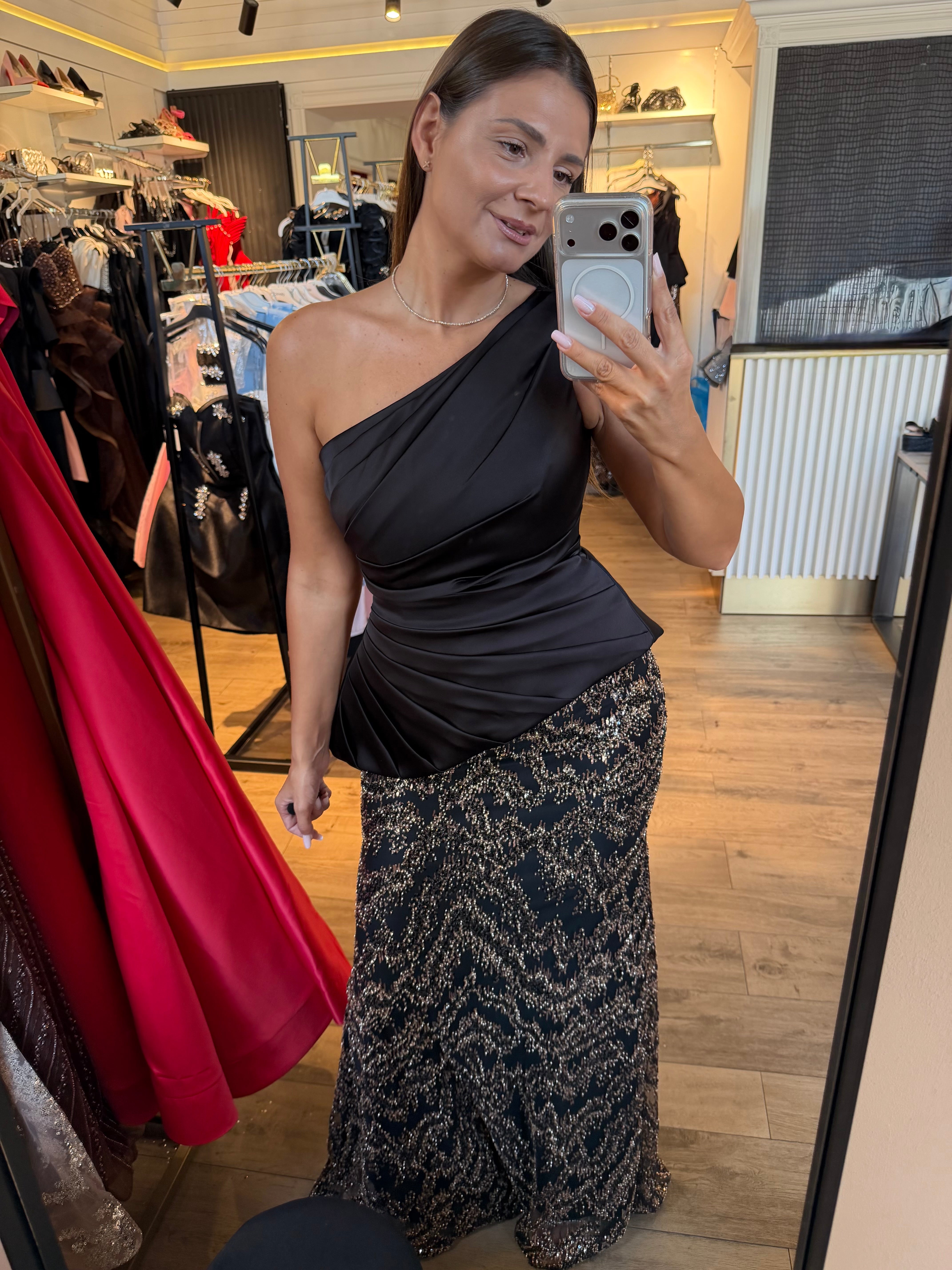 Rochie Aylin lunga cu bust satinat pe un umar si peplum in talie