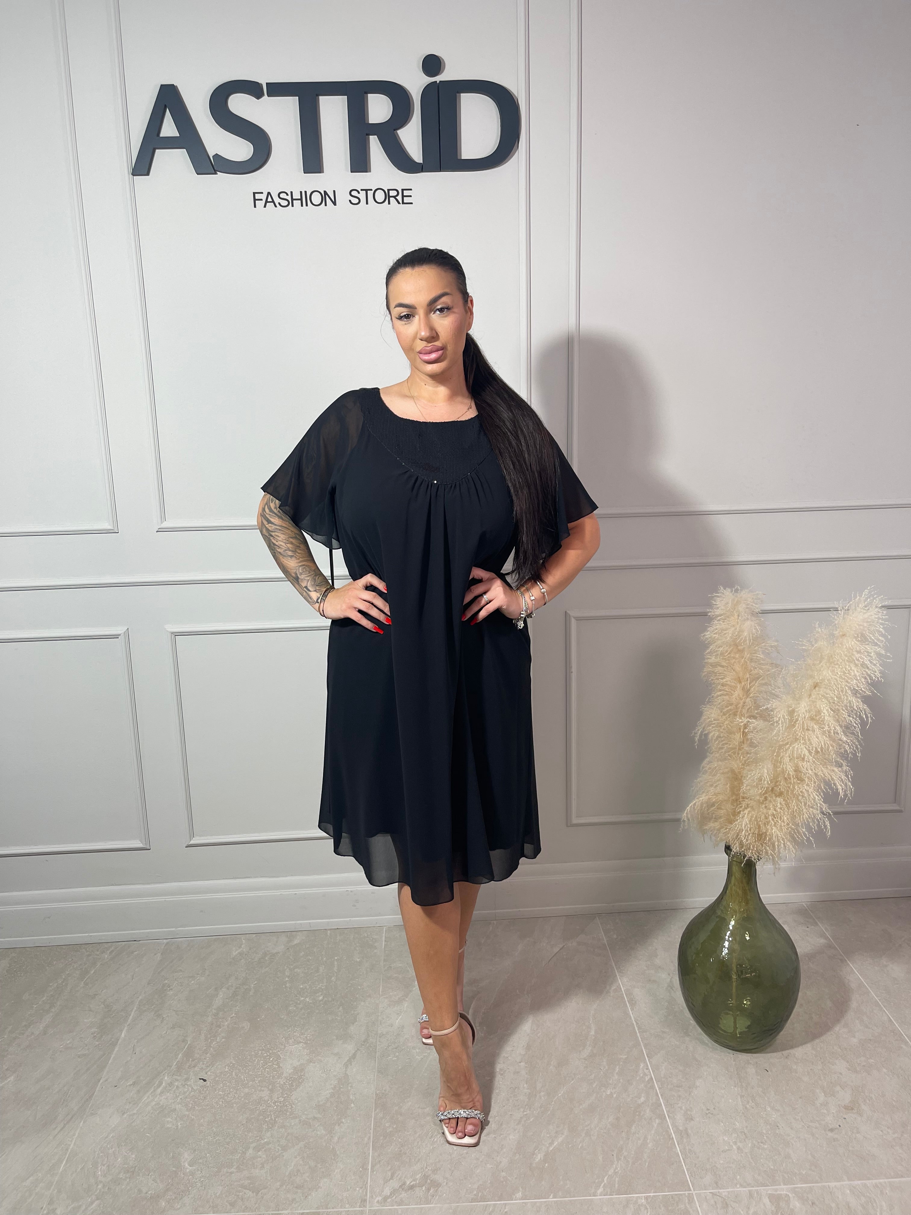 Rochie Yolanda midi neagră mânecă scurtă din voal și paiete la gat