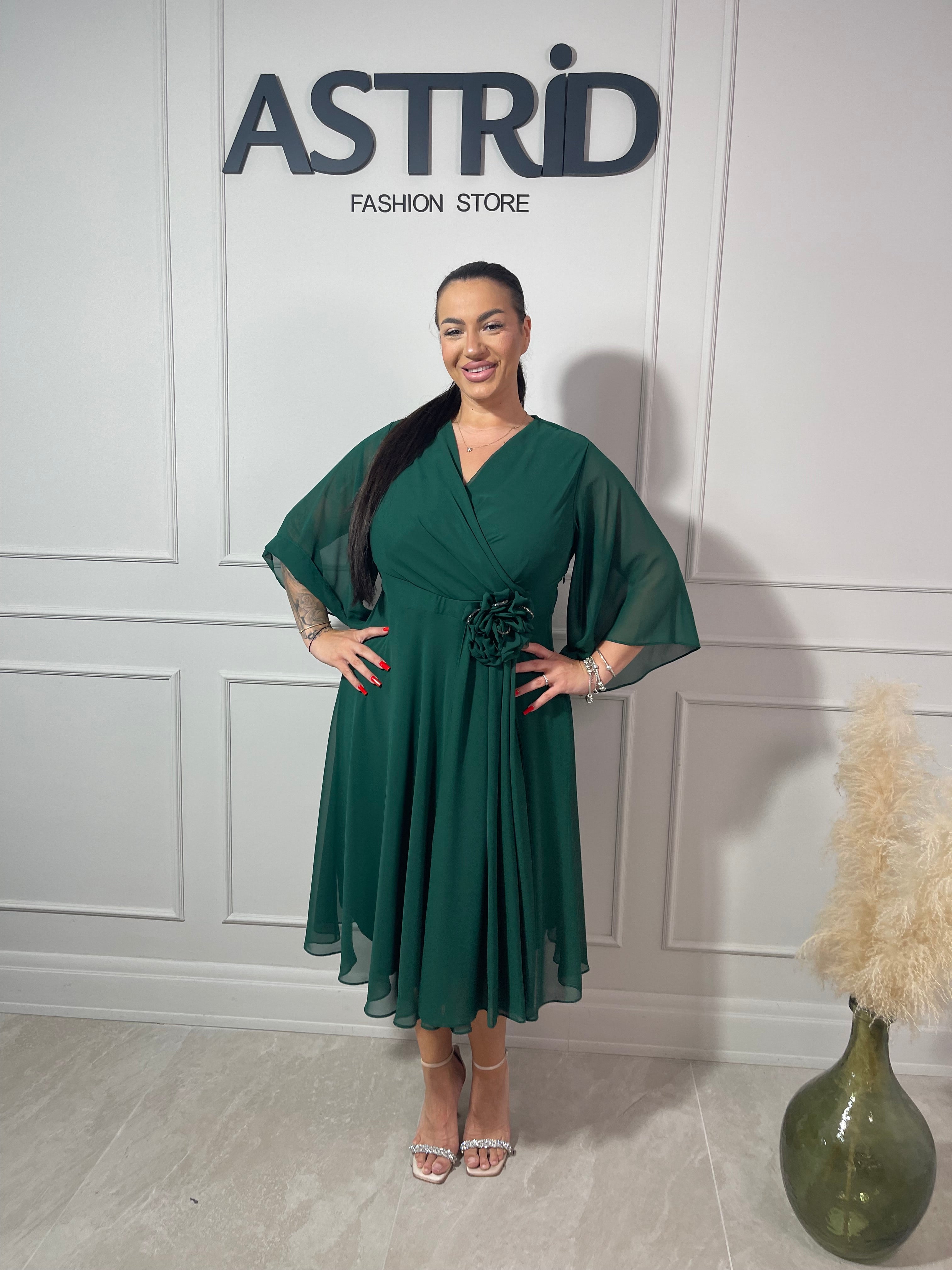 Rochie Taisia midi în cloș din voal și accesoriu floare