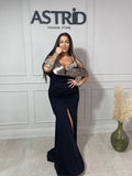 Rochie Elegance lungă aplicații pietre la bust mâneci căzute și crăpătură pe picior