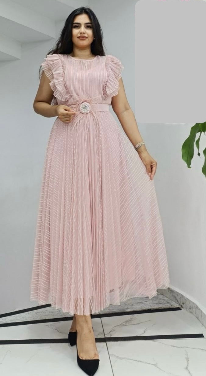 Rochie More midi plisată din tiul curea în talie și volanase la umeri