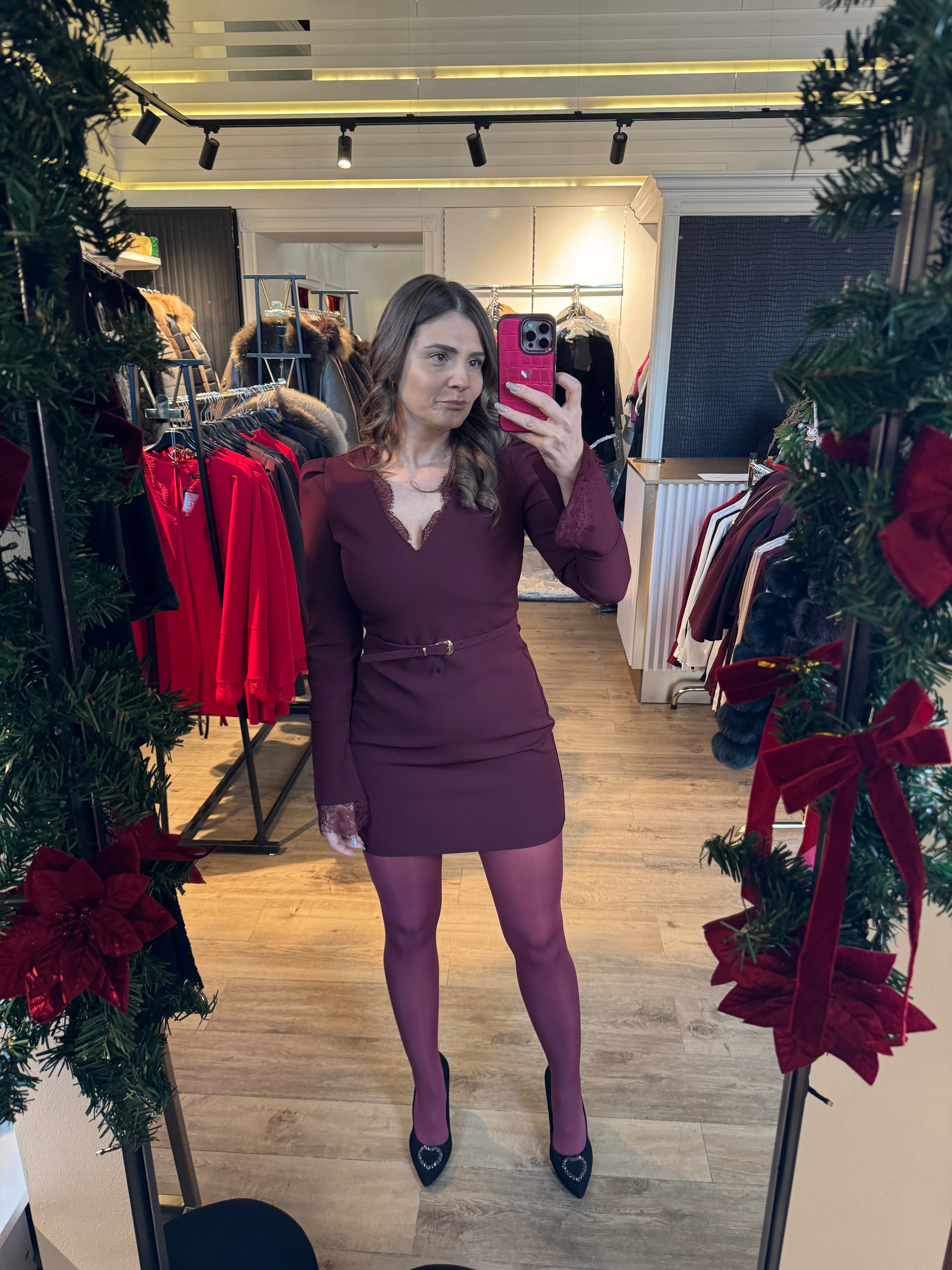 Rochie Gloria mânecă clopot și aplicații dantelă la decolteu și manșetă