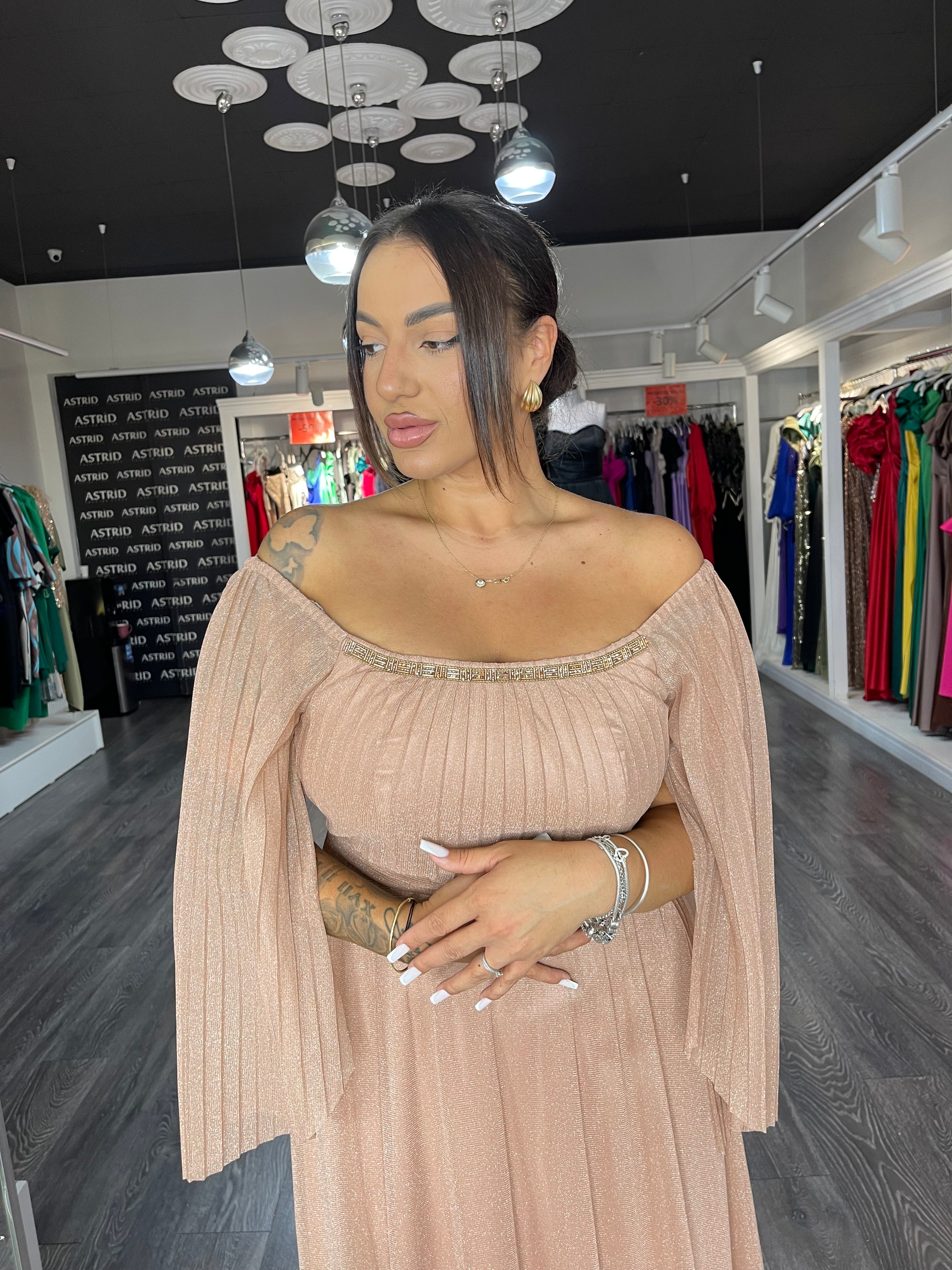 Rochie Gloria midi în cloș mânecă clopot aplicații pietre la bust și talie