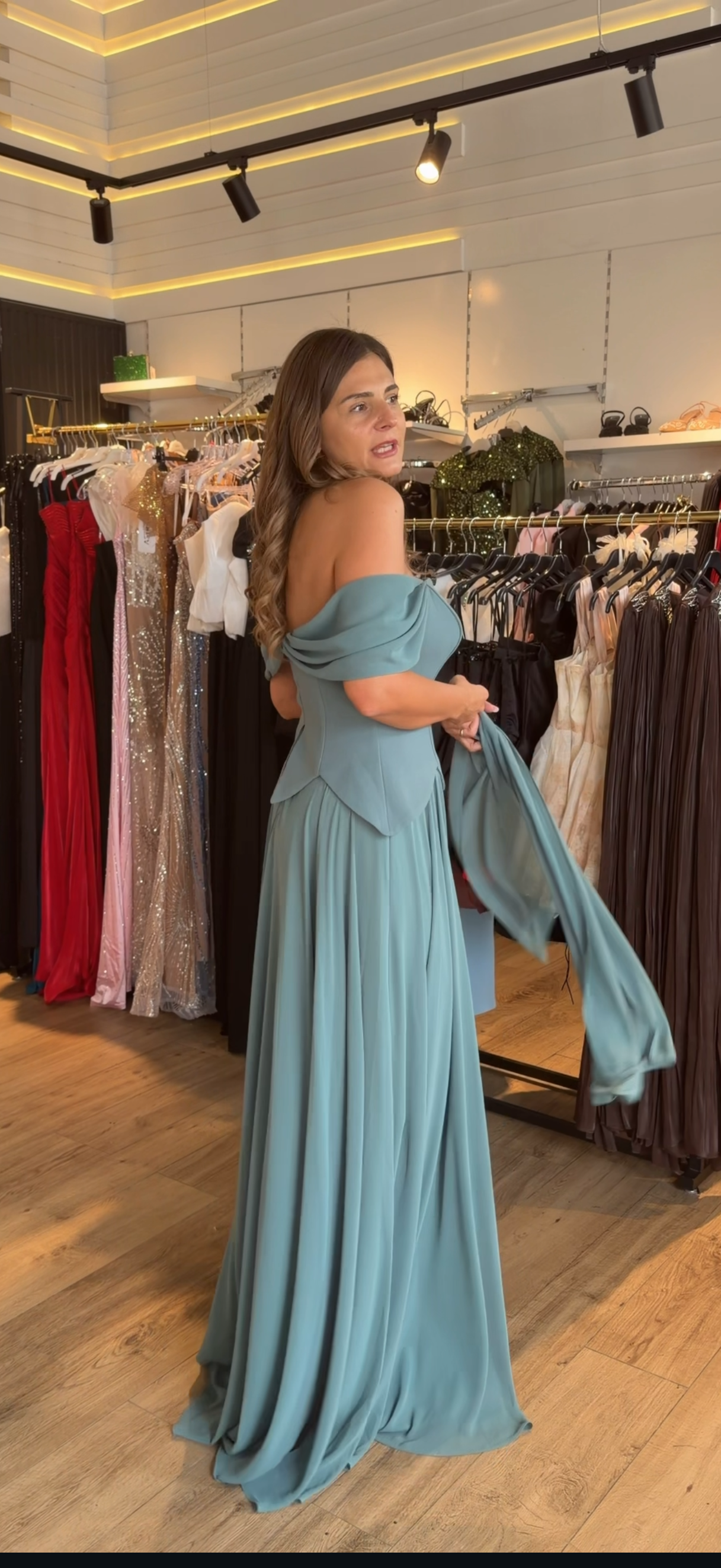 Rochie Green lunga din voal cu maneci barcuta si peplum in talie