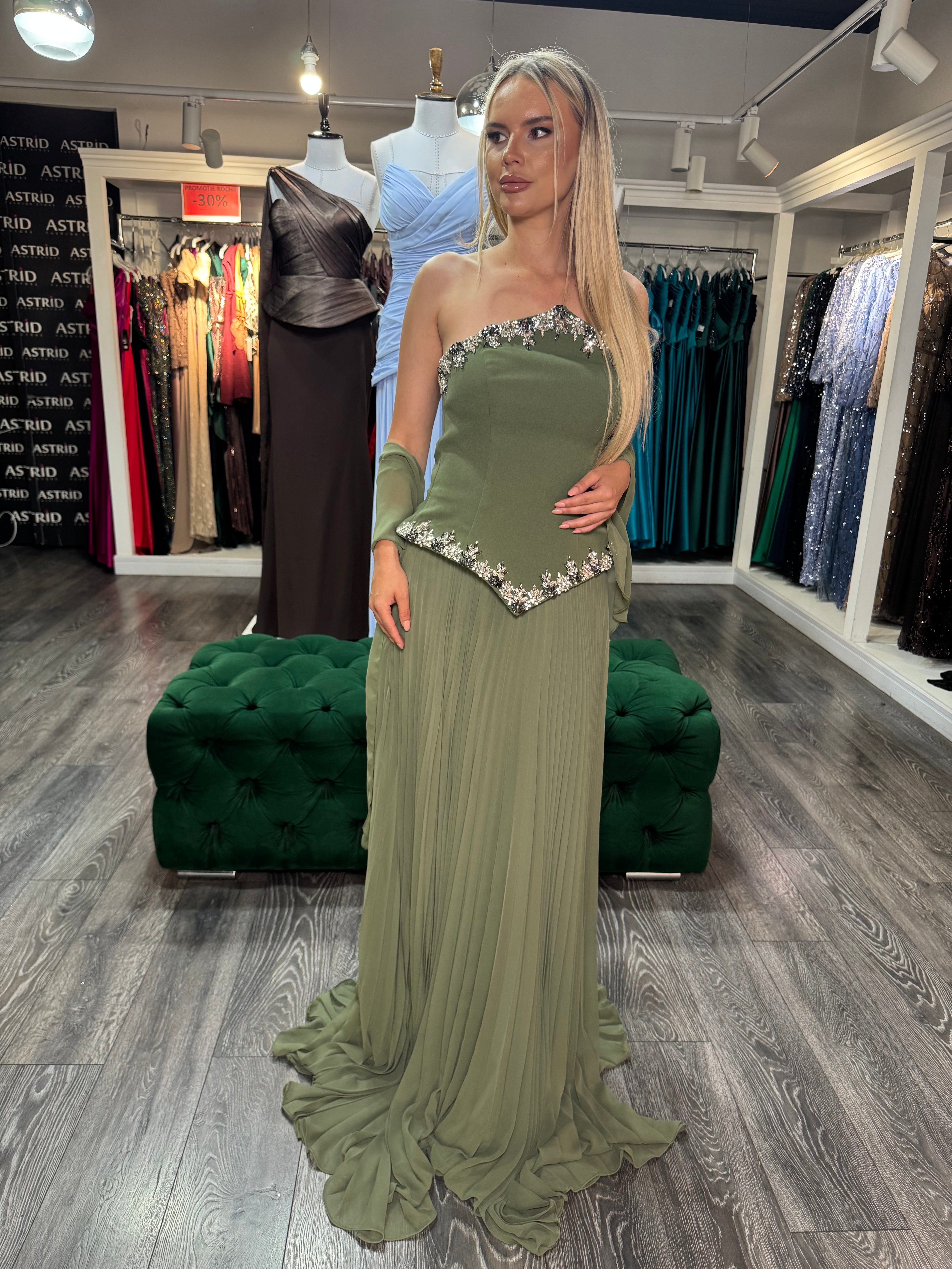 Rochie Olivia lunga cu corset accesorizat cu pietre si fusta plisata