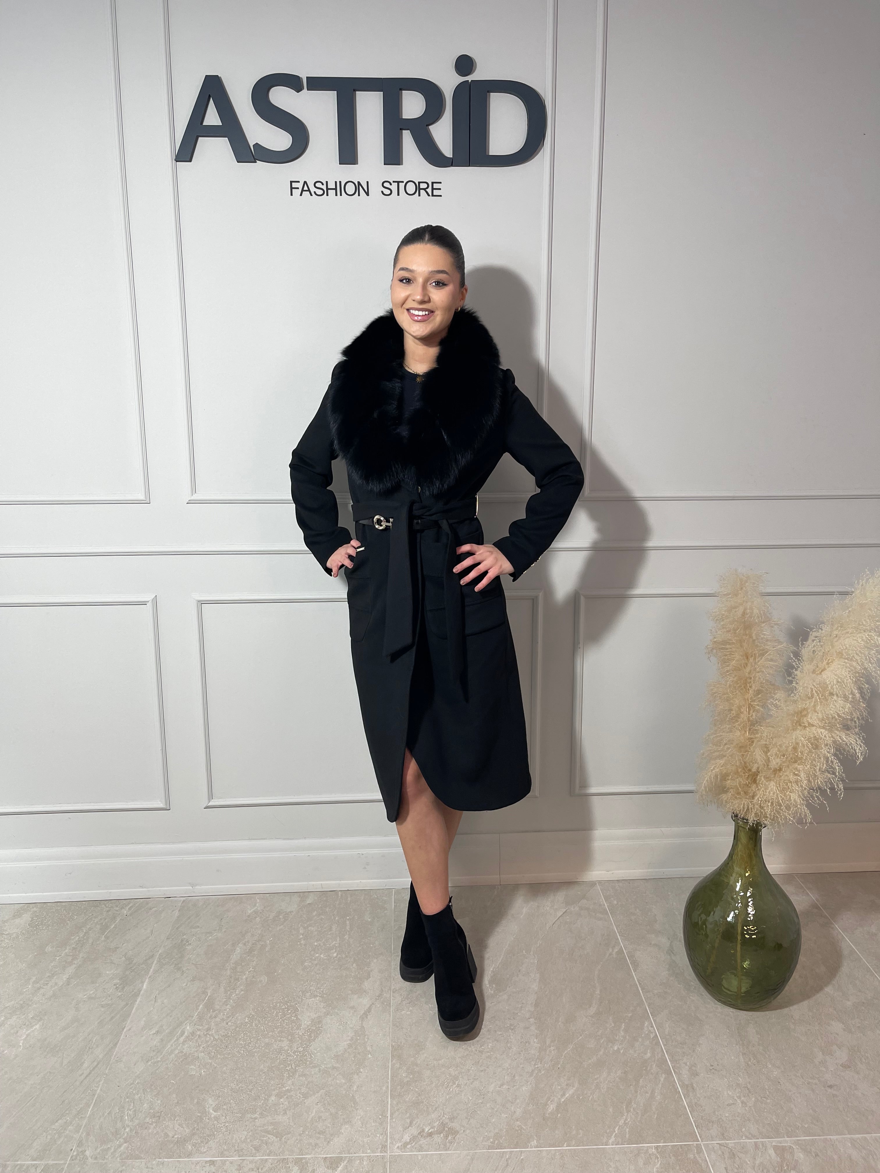 Palton Beatrice din cașmir cu blană naturală și cordon în talie