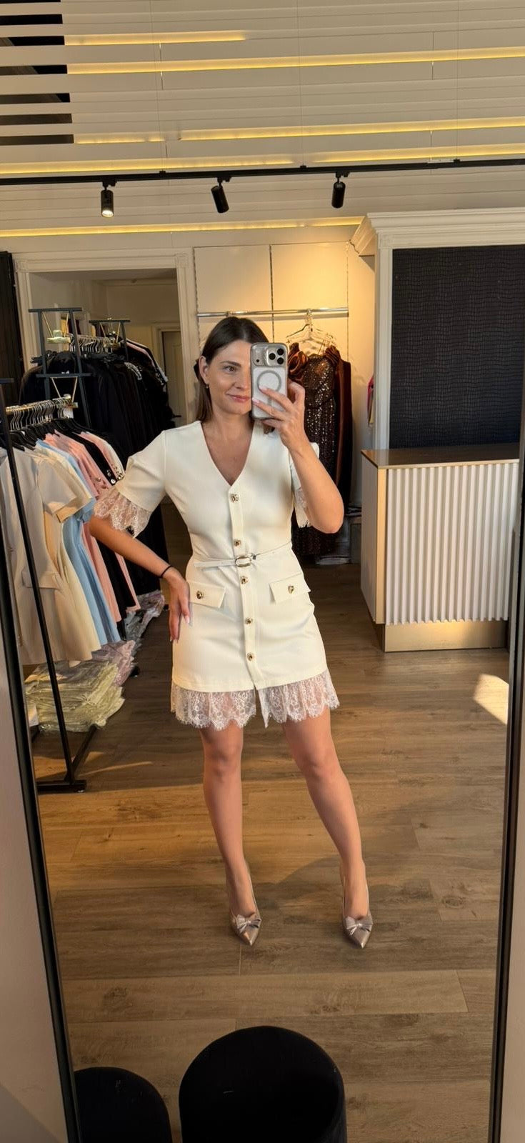 Rochie Glam aplicații dantelă și nasturi aurii curea în talie