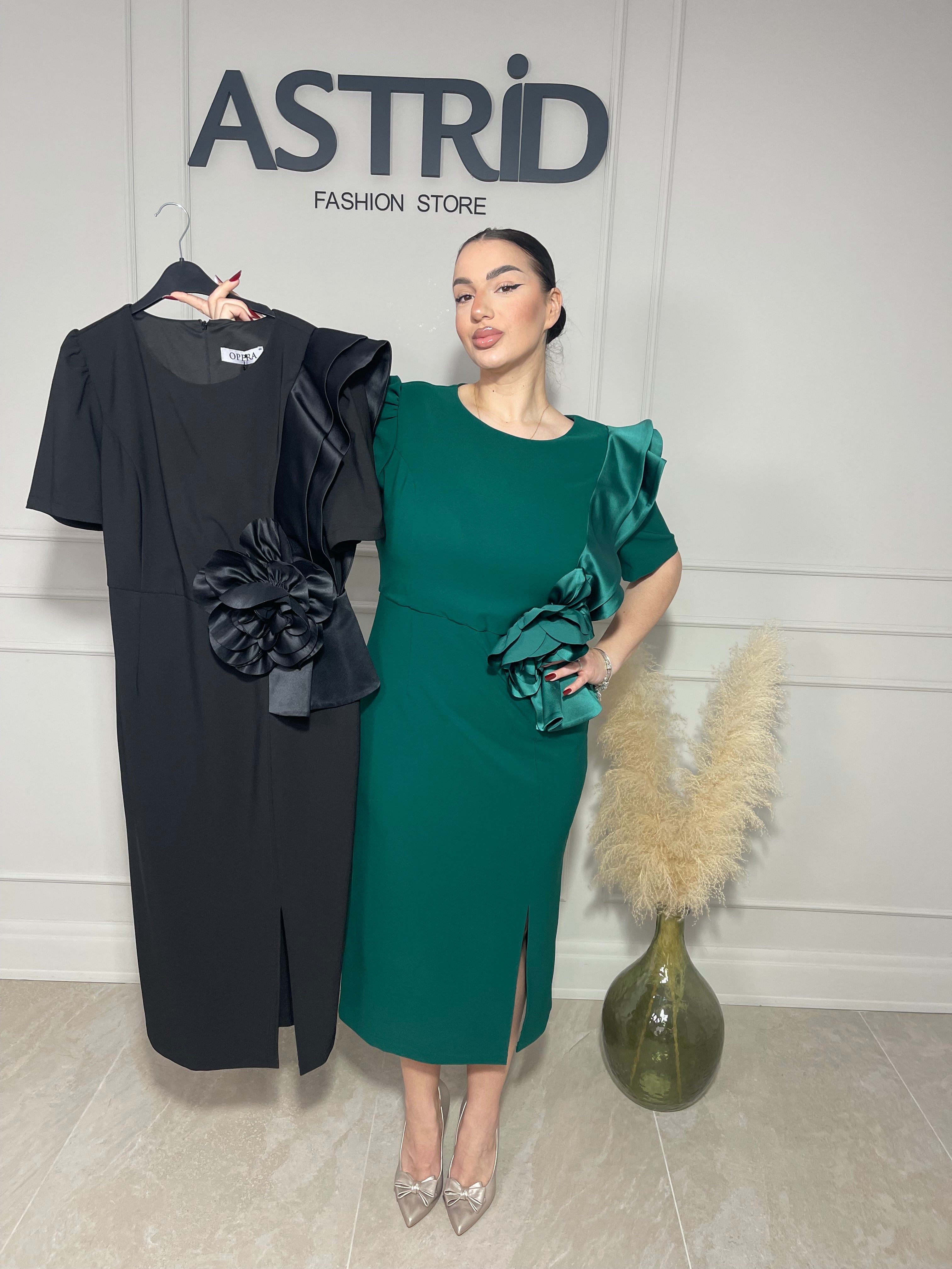 Rochie Kari midi disponibilă în două variante de culoare, verde intens și negru clasic.