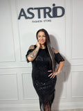 Rochie Vanessa midi umeri decupați aplicații paiete și franjuri