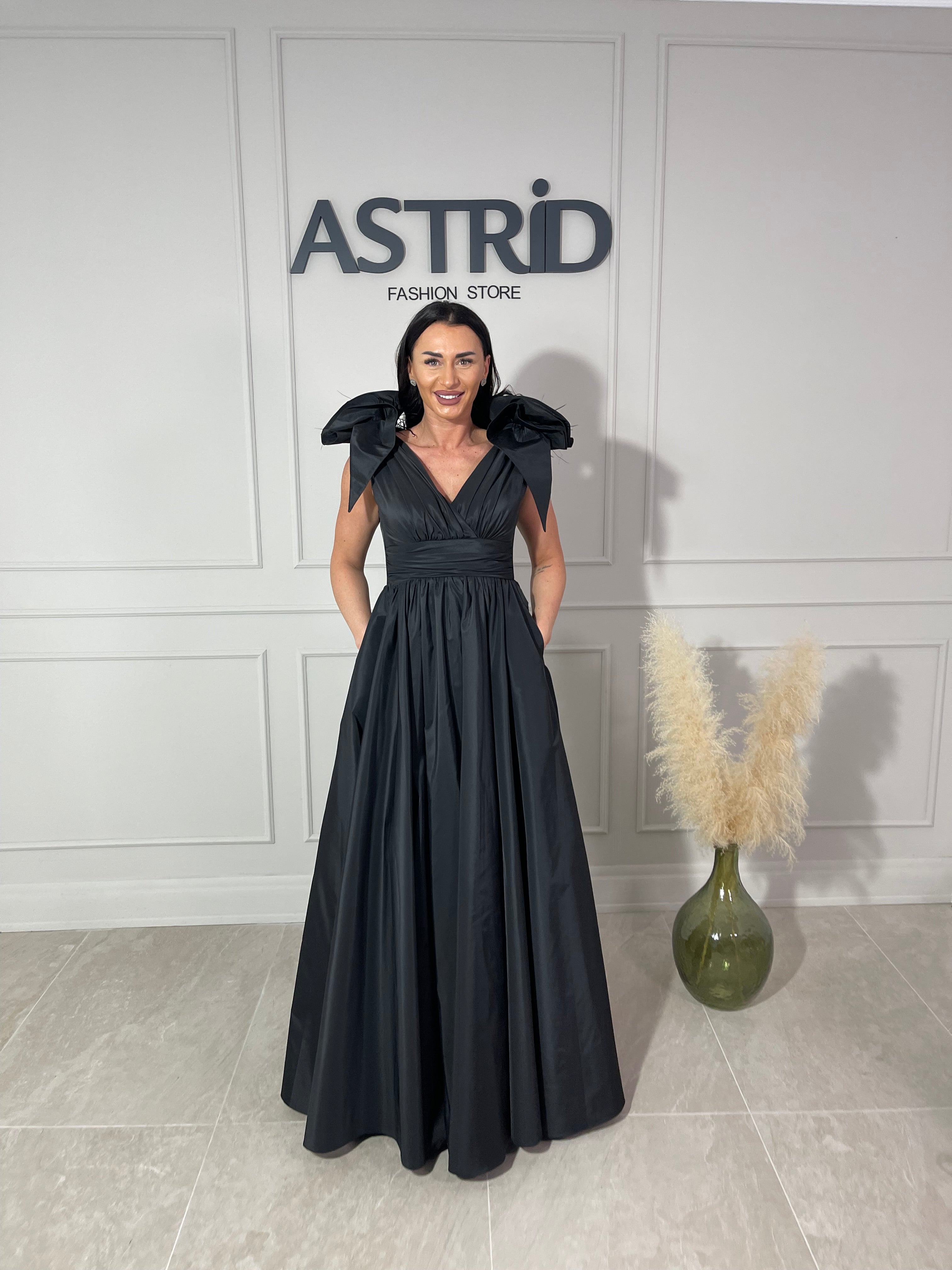 Rochie Olivia lungă din tafta cu buzunare și flori pe umăr