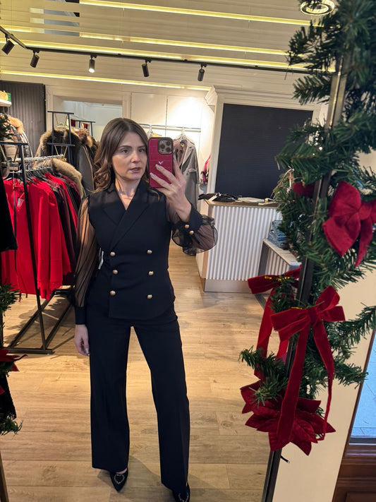 Compleu Zina din două piese cu nasturi aurii și mânecă din tiul