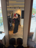 Rochie Dani lunga din dantela cu pietre pe corset si manusi detasabile