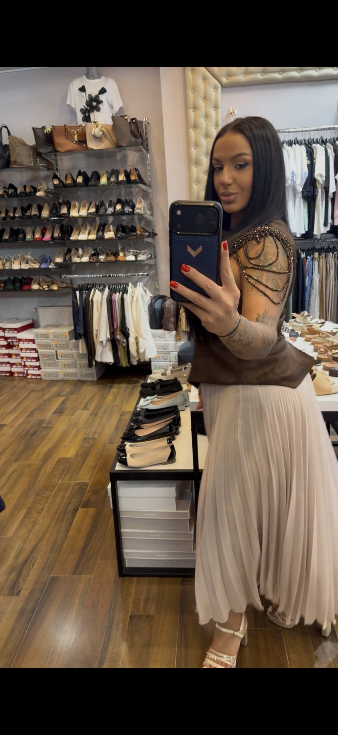 Rochie Brianna midi plisata cu aplicatii margele