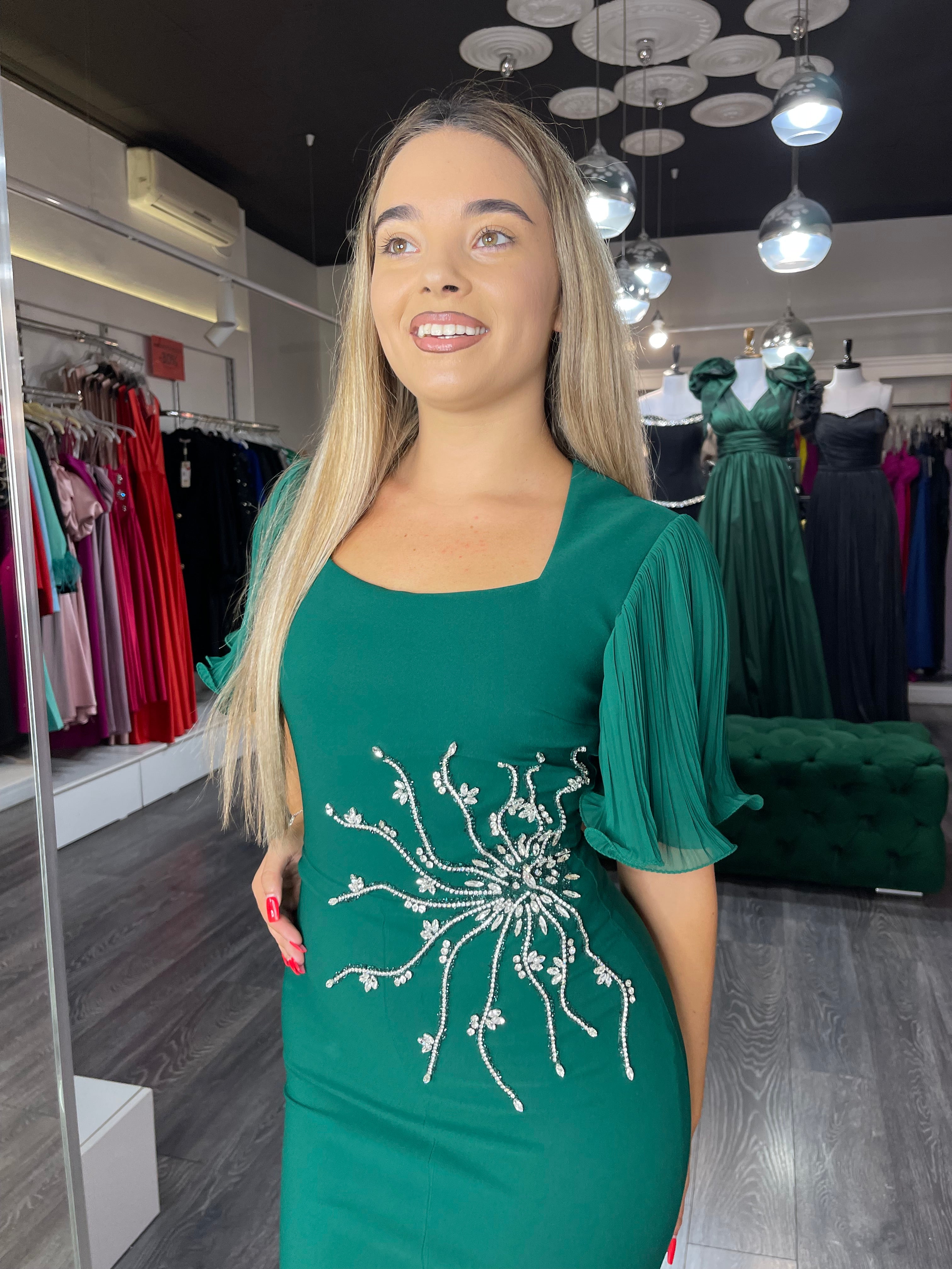 Rochie Rebeca midi pe corp mânecă din voal și aplicații pietre la talie
