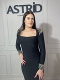 Rochie Maya lungă tip bandaj mânecă lungă și aplicații pietre colorate