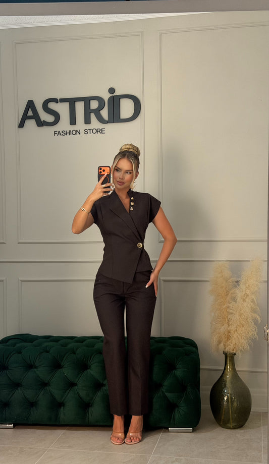 Compleu Arzu format din vesta cu nasturi aurii si pantalon lung