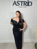 Rochie Selena lungă neagră cu aplicații paiete si decolte tip bărcuță