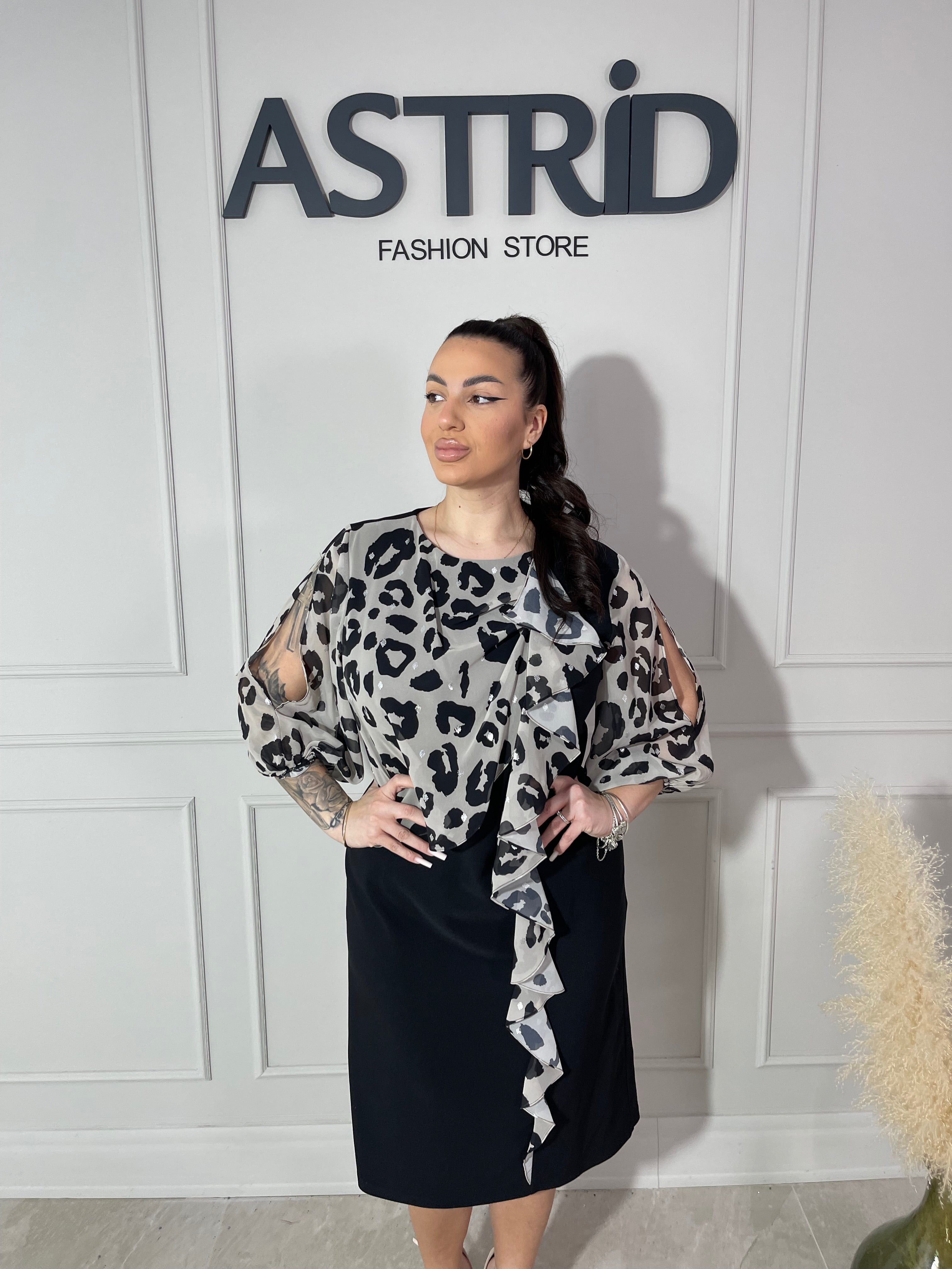 Rochie Xenia cu capa animal print mânecă despicată