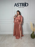 Rochie Sofia lungă mânecă clopot și accesoriu floare la talie