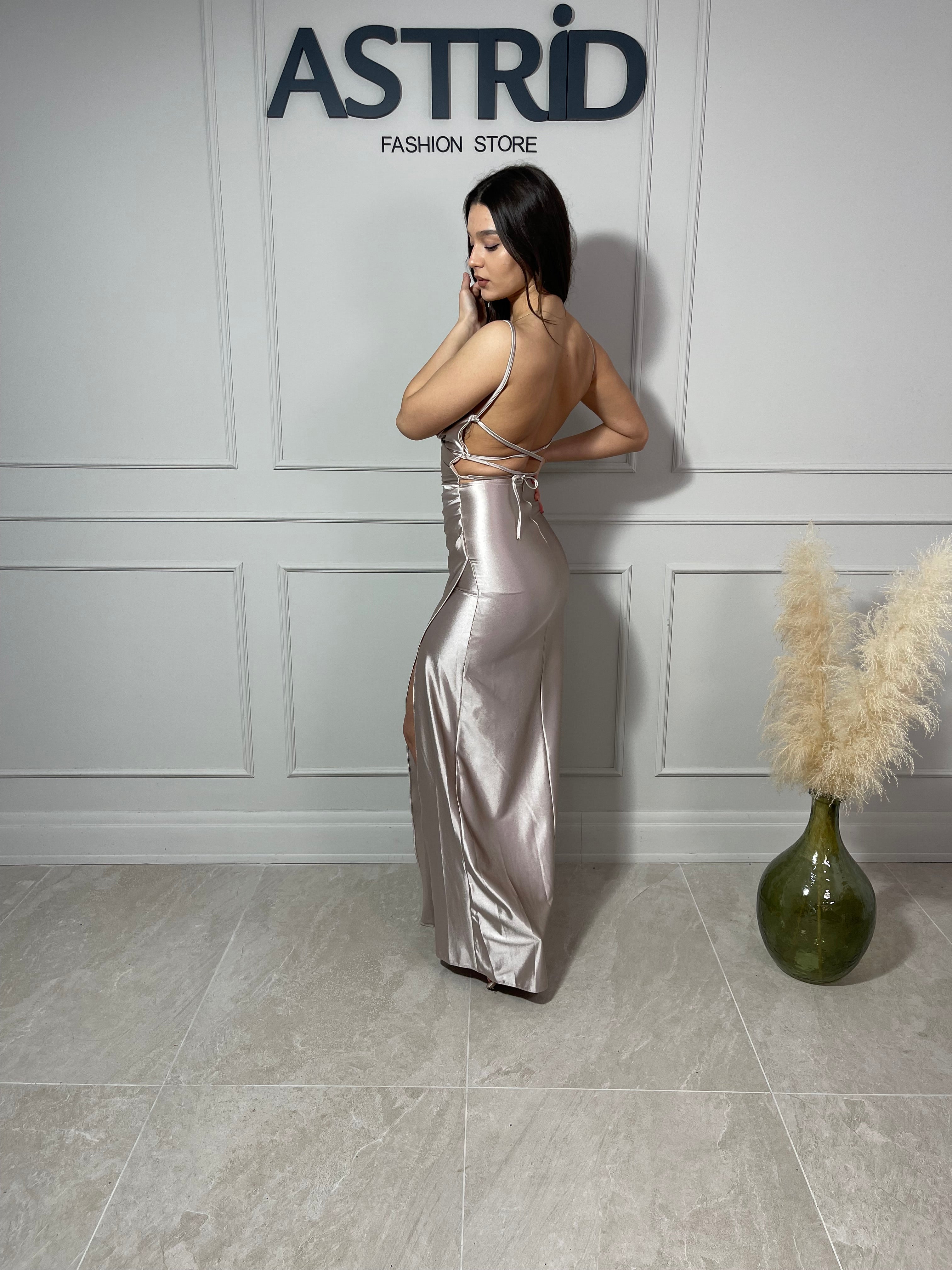 Rochie Devon lungă din licra pe corp crăpătură pe picior și corset la spate
