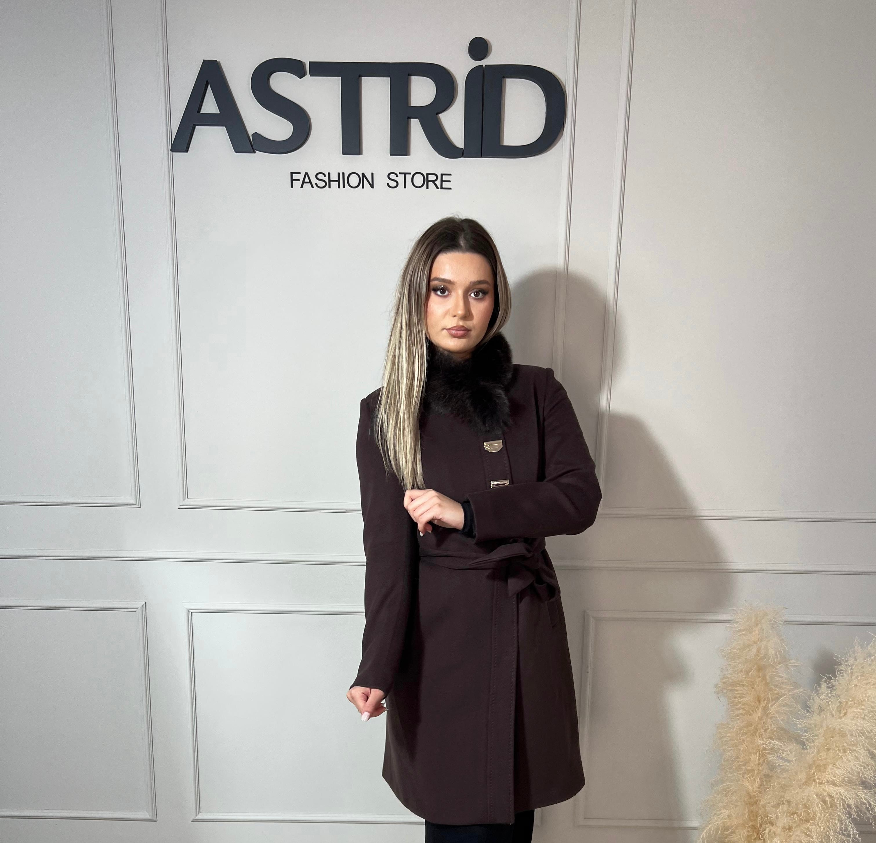 Palton Mira din cașmir cu blană naturală și cordon în talie