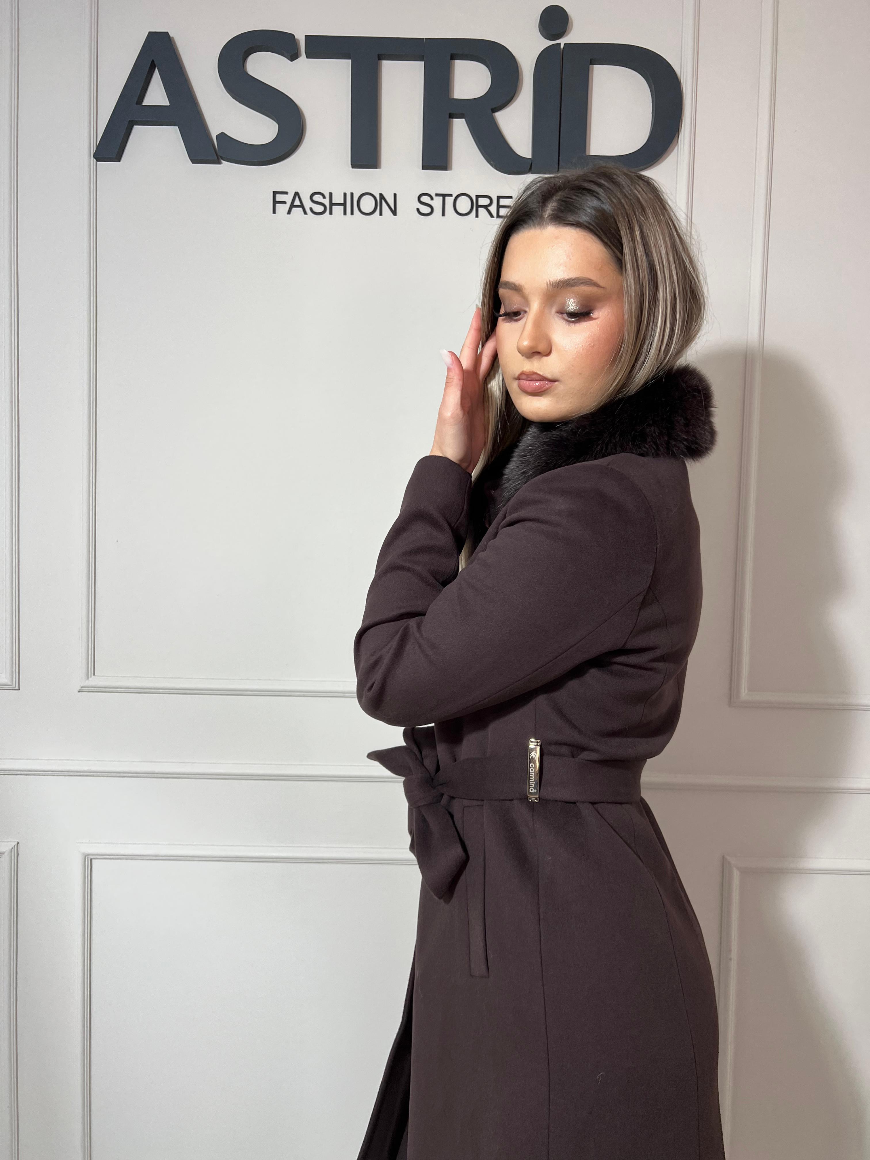 Palton Mira din cașmir cu blană naturală și cordon în talie