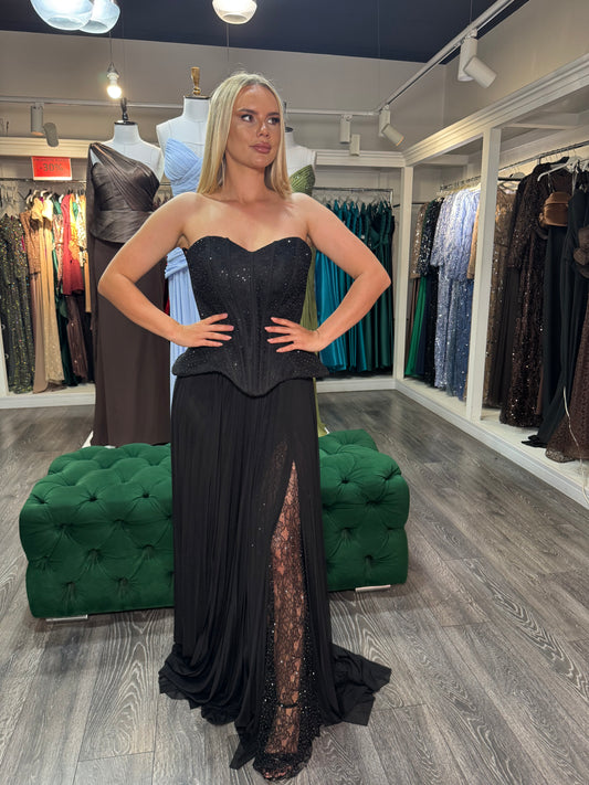 Rochie Amada lunga cu corset din dantela si pietre fusta plisata cu slit din dantela