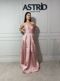 Rochie Leila lungă tip corset aplicații pietre la bust și crăpătură pe picior