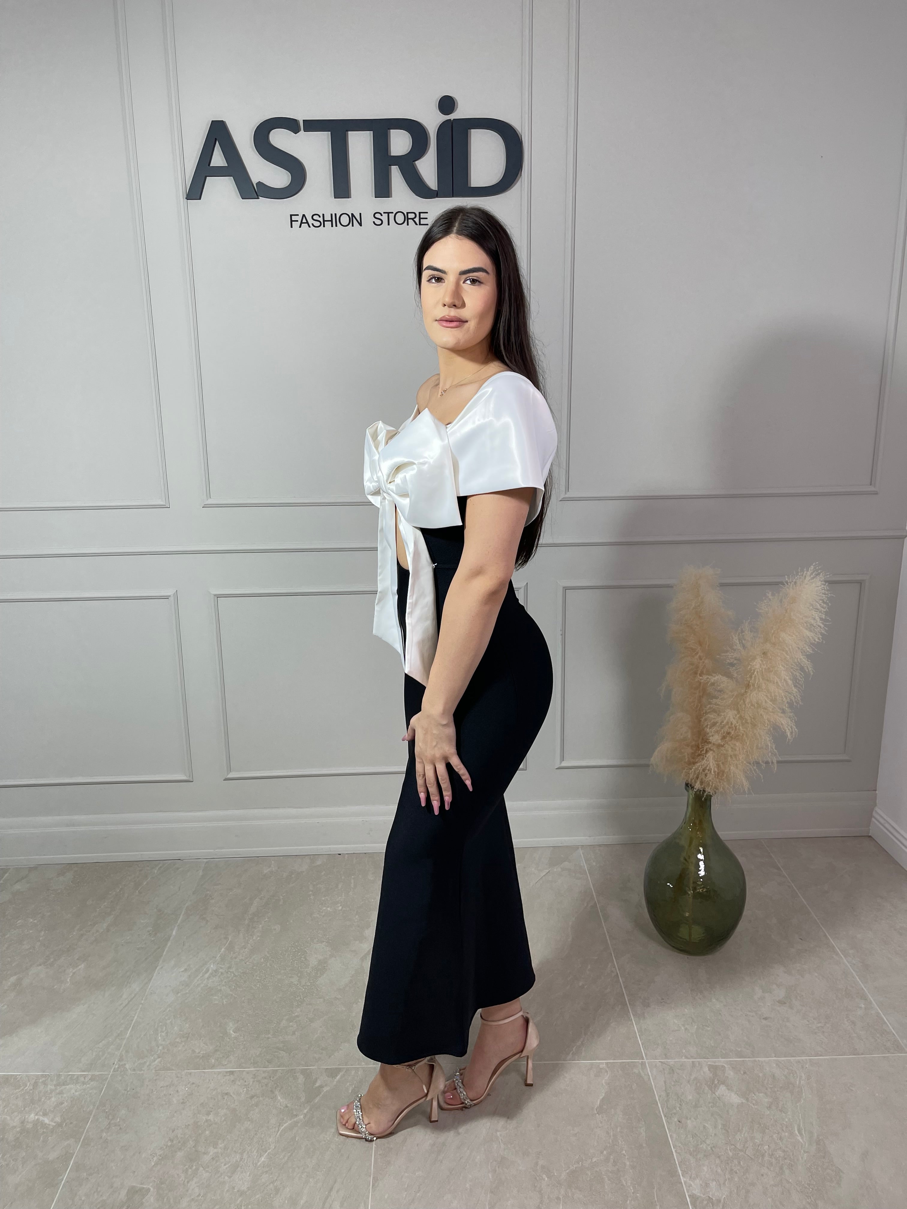Rochie Kleo tip bandaj funda albă la piept decupaj în față