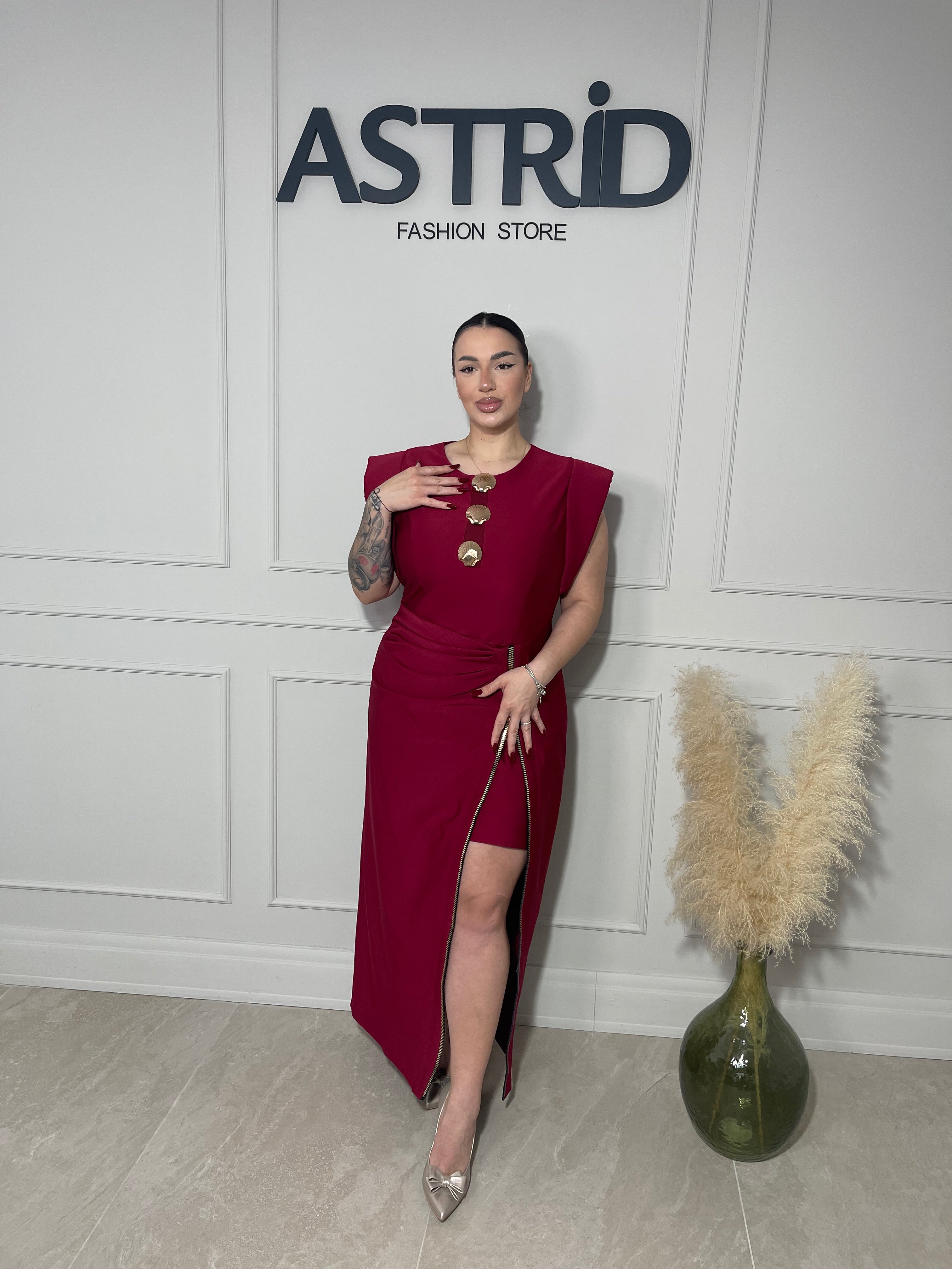 Rochie Cecily lunga cu accesorii aurii bust si fermoar decorativ