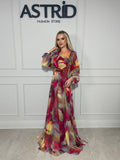 Rochie Natașa lungă, din material fluid multicoloră, ce oferă lejeritate și eleganță.