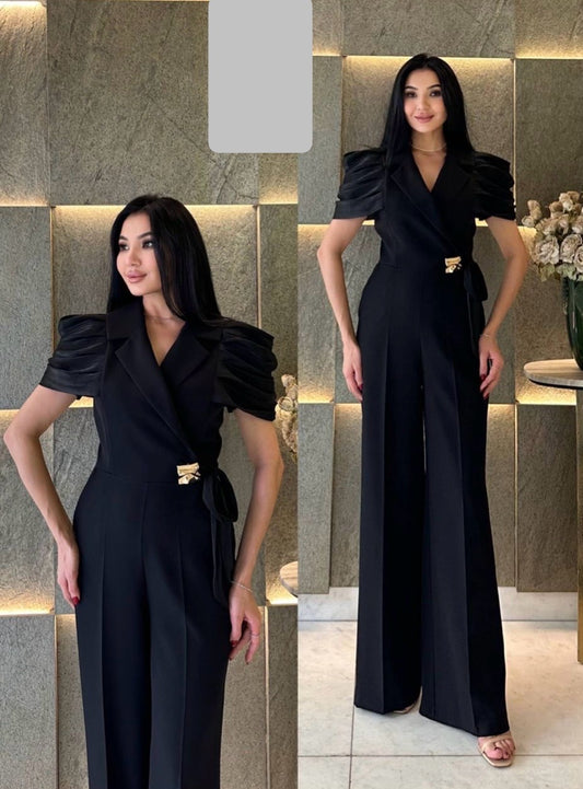 Salopetă Elisa neagră mânecă creață și pantalon evazat