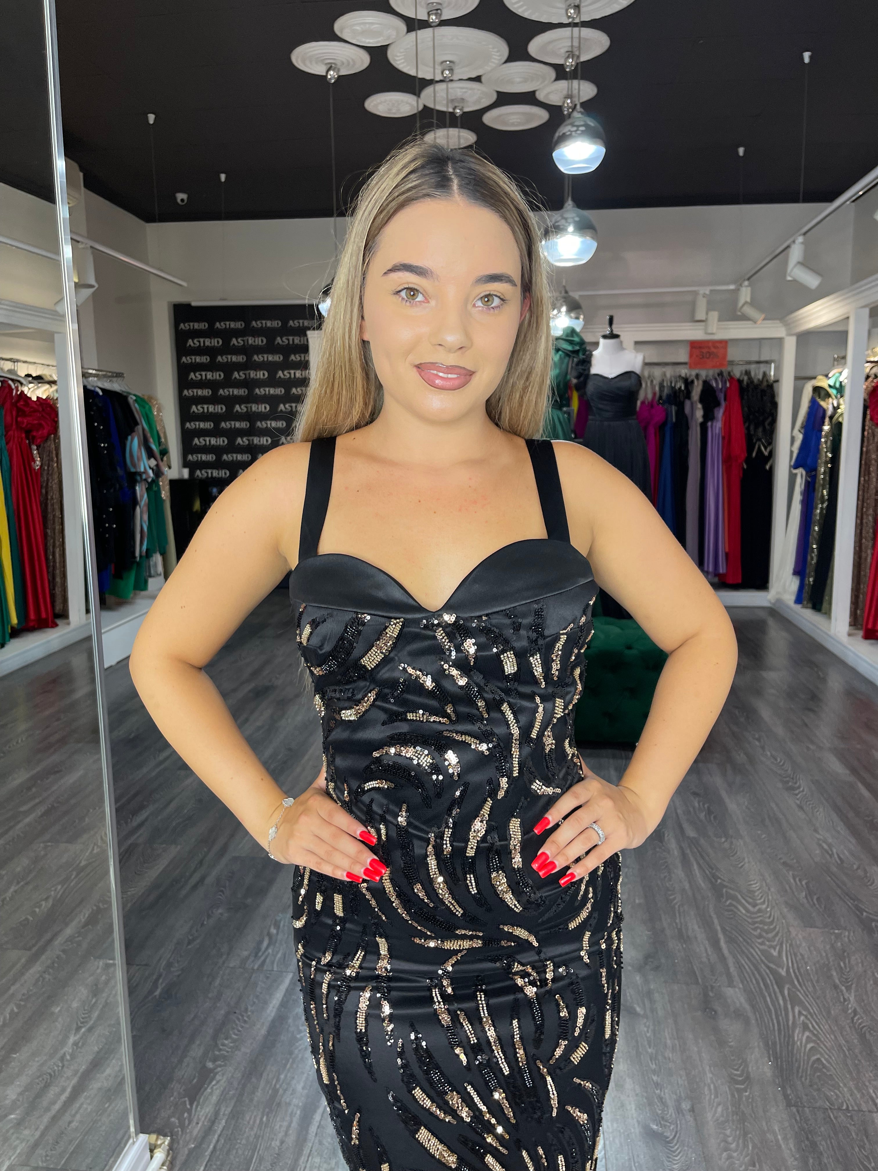 Rochie Olga midi, neagra, accesorizata cu insertii de dantela si paiete pe partea din fata, cupe din tafta, bretele late